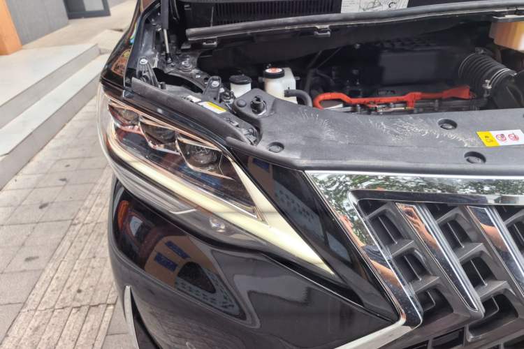 Used Lexus LM  Right Front Headlight