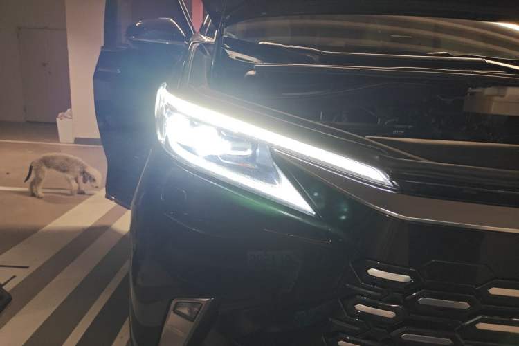 Used Lexus LM 2023 500h Six-Seater Prestige Edition Right Front Headlight