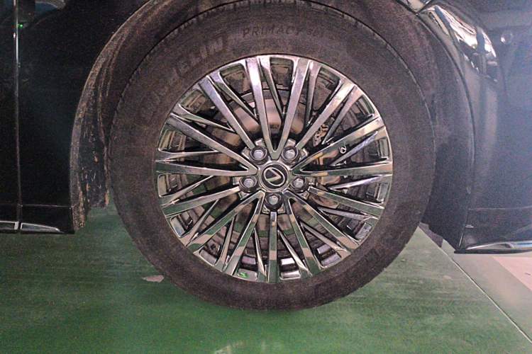 Used Lexus LM 2023 500h Six-Seater Prestige Edition Right Front Wheel Hub