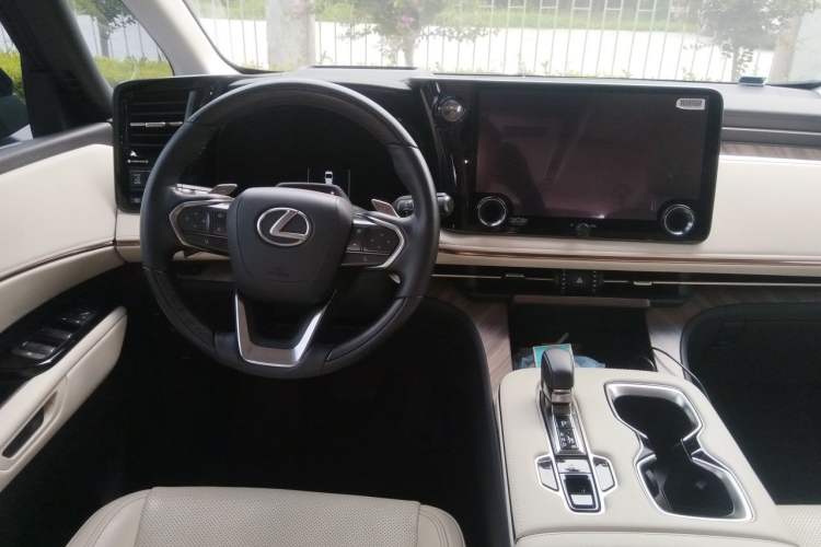 Used Lexus LM 2023 500h Six-Seater Prestige Edition Steering Wheel