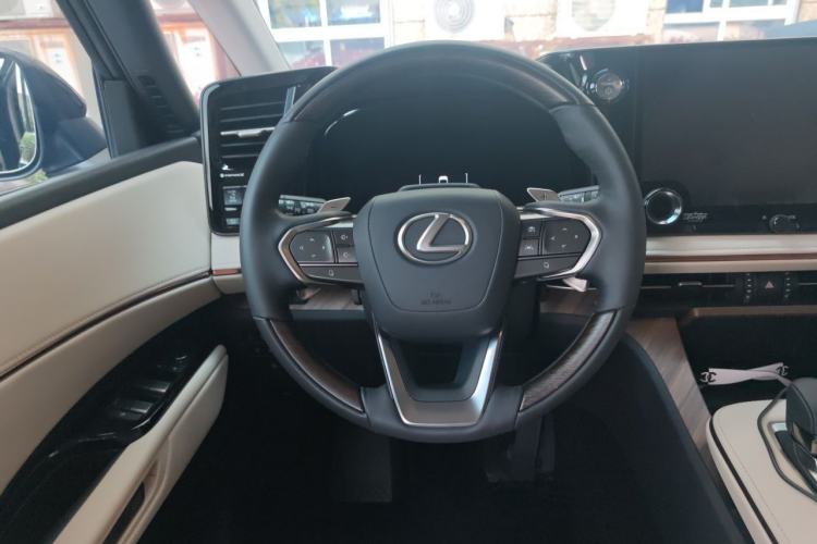 Used Lexus LM 2023 500h Six-Seater Prestige Edition Steering Wheel