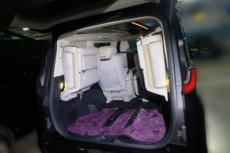 Used Lexus LM 2023 500h Six-Seater Prestige Edition Trunk