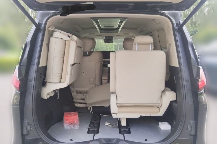 Used Lexus LM 2023 500h Six-Seater Prestige Edition Trunk