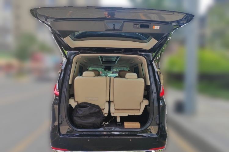 Used Lexus LM 2023 500h Six-Seater Prestige Edition Trunk