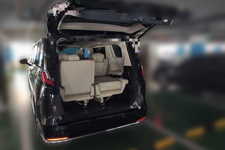 Used Lexus LM 2023 500h Six-Seater Prestige Edition Trunk