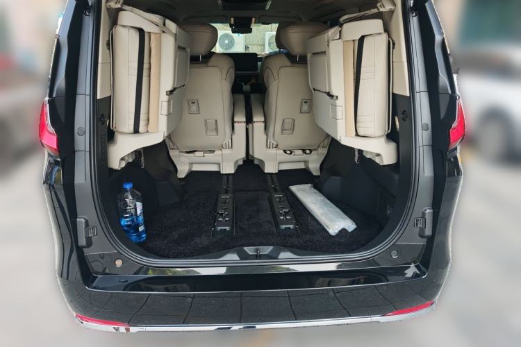 Used Lexus LM 2023 500h Six-Seater Prestige Edition Trunk