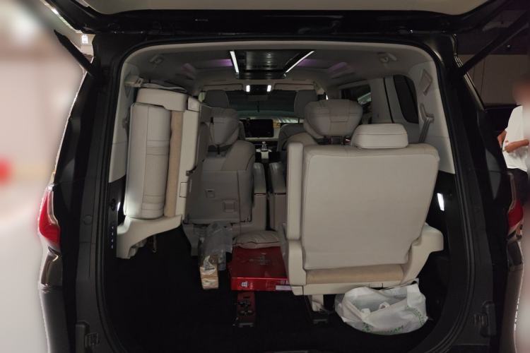Used Lexus LM 2023 500h Six-Seater Prestige Edition Trunk