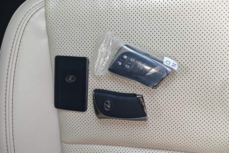 Used Lexus LM 2023 500h Six-Seater Prestige Edition Vehicle Key