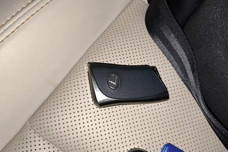 Used Lexus LM 2023 500h Six-Seater Prestige Edition Vehicle Key