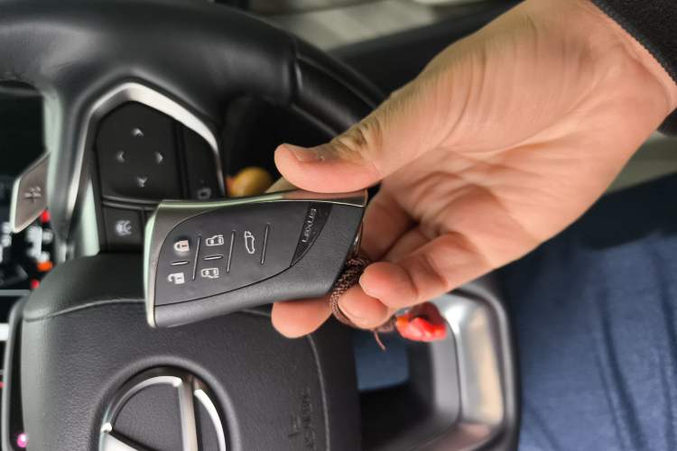Used Lexus LM 2023 500h Six-Seater Prestige Edition Vehicle Key