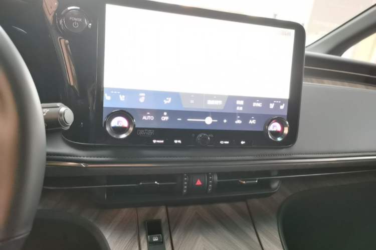 Used Lexus LM 2025 Model 500h Four-Seater Imperial Edition Audio And AC Panel