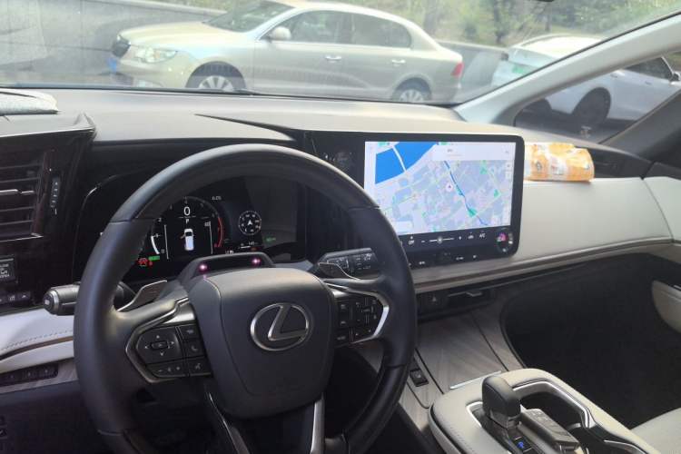 Used Lexus LM 2025 Model 500h Four-Seater Imperial Edition Center Console