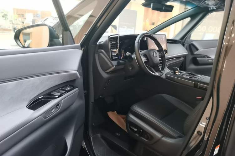 Used Lexus LM 2025 Model 500h Four-Seater Imperial Edition Driver Seat