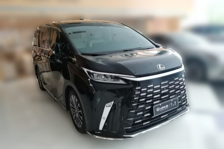 Used Lexus LM 2025 Model 500h Four-Seater Imperial Edition Front Right 45 Deg