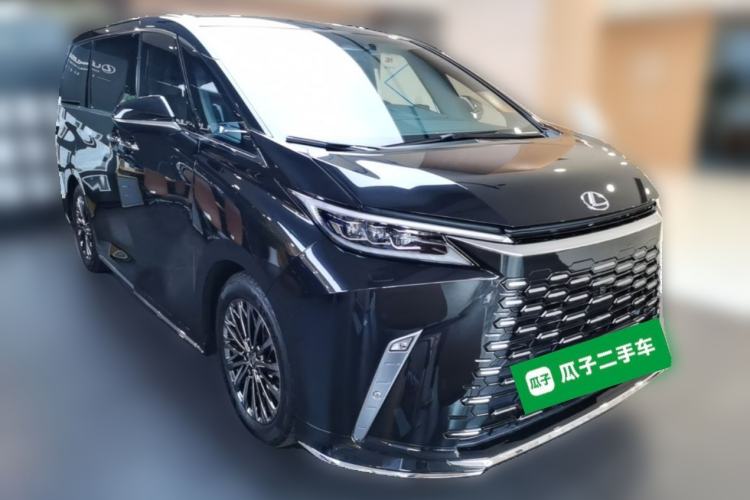 Used Lexus LM 2025 Model 500h Four-Seater Imperial Edition Front Right 45 Deg