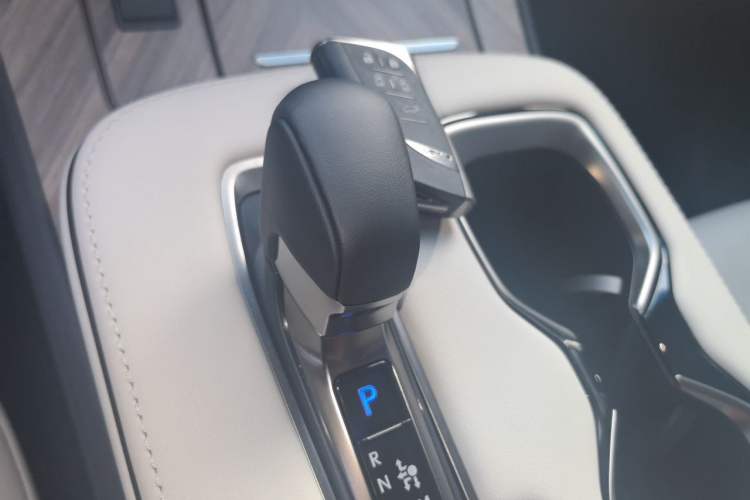 Used Lexus LM 2025 Model 500h Four-Seater Imperial Edition Gear Lever