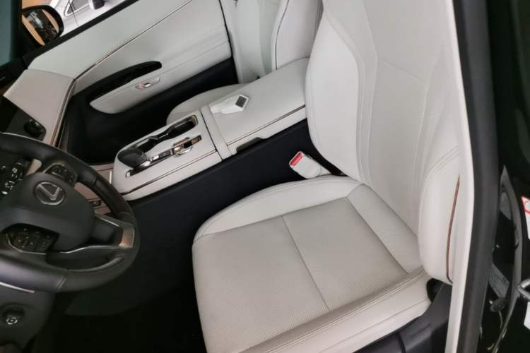 Used Lexus LM 2025 Model 500h Four-Seater Imperial Edition Left Front Seat