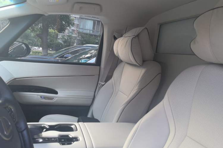 Used Lexus LM 2025 Model 500h Four-Seater Imperial Edition Left Front Seat