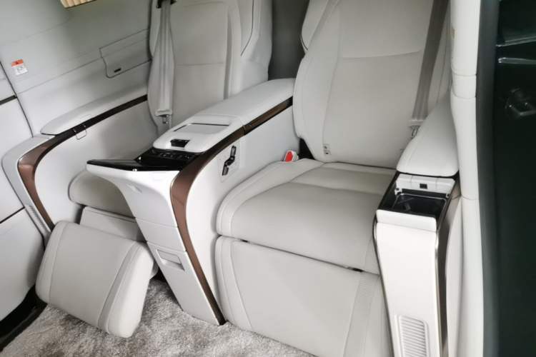 Used Lexus LM 2025 Model 500h Four-Seater Imperial Edition Left Rear Seat