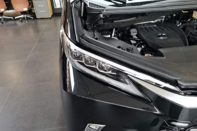 Used Lexus LM 2025 Model 500h Four-Seater Imperial Edition Right Front Headlight