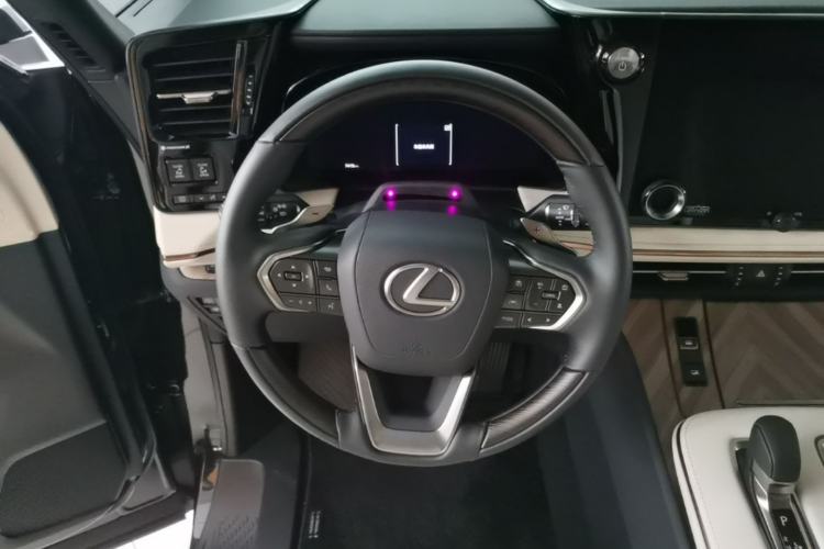 Used Lexus LM 2025 Model 500h Four-Seater Imperial Edition Steering Wheel