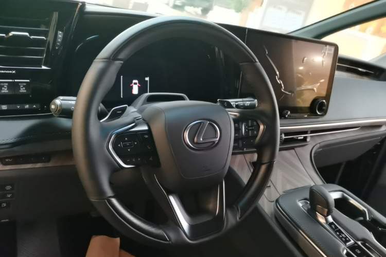 Used Lexus LM 2025 Model 500h Four-Seater Imperial Edition Steering Wheel