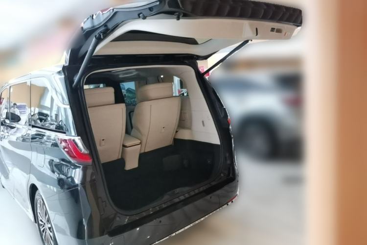 Used Lexus LM 2025 Model 500h Four-Seater Imperial Edition Trunk