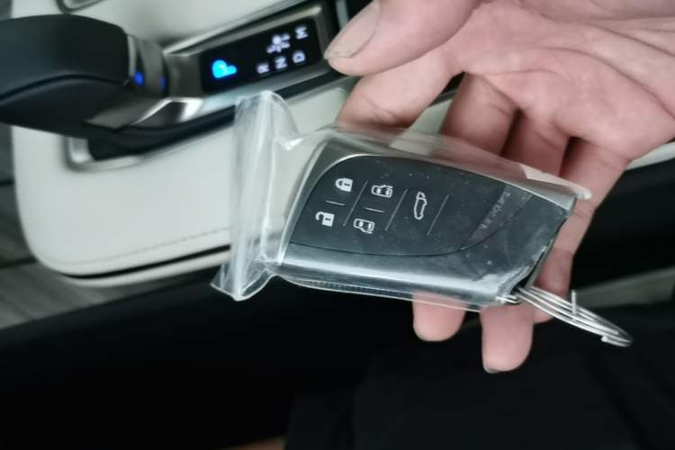 Used Lexus LM 2025 Model 500h Four-Seater Imperial Edition Vehicle Key