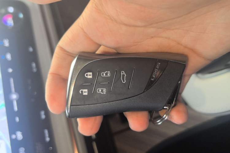 Used Lexus LM 2025 Model 500h Four-Seater Imperial Edition Vehicle Key