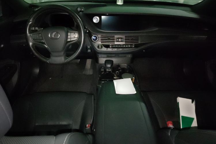 Used Lexus LS 2020 500h Excellence Edition China VI standard Center Console