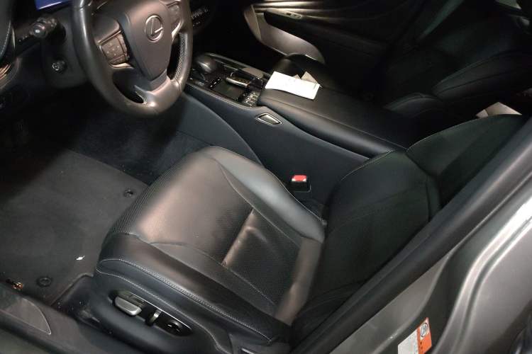 Used Lexus LS 2020 500h Excellence Edition China VI standard Left Front Seat