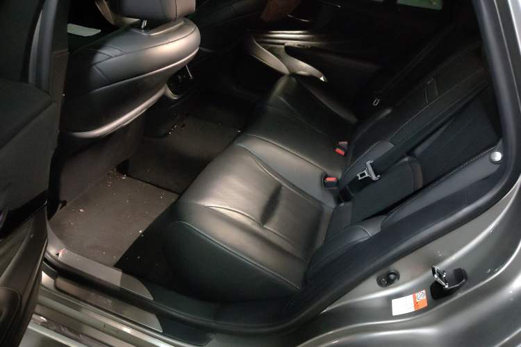 Used Lexus LS 2020 500h Excellence Edition China VI standard Left Rear Seat