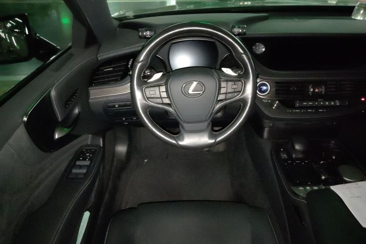 Used Lexus LS 2020 500h Excellence Edition China VI standard Steering Wheel