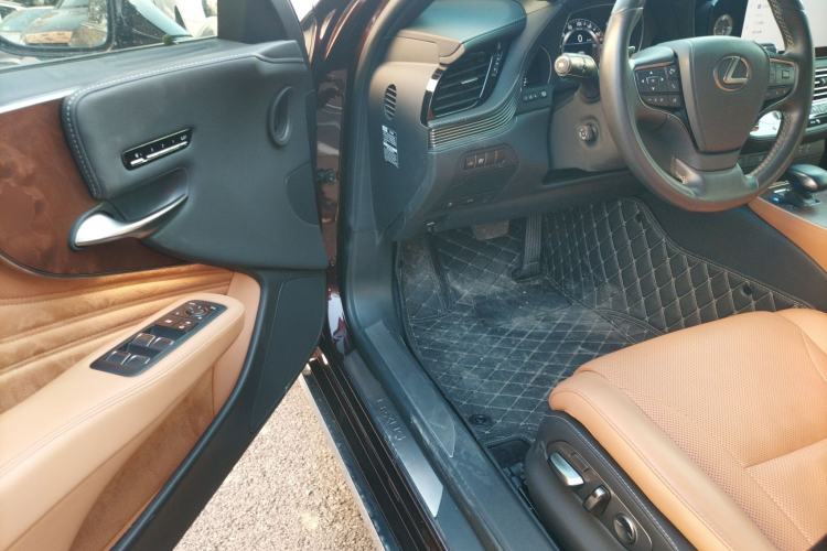 Used Lexus LS 2023 500h Excellence Edition Driver Seat