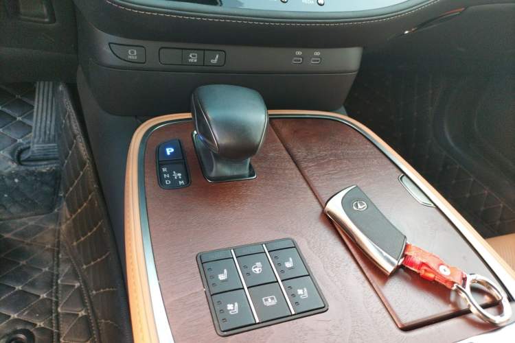 Used Lexus LS 2023 500h Excellence Edition Gear Lever
