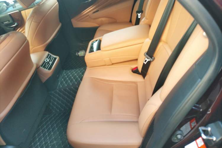 Used Lexus LS 2023 500h Excellence Edition Left Rear Seat