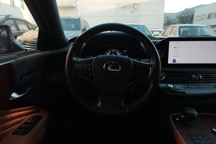 Used Lexus LS 2023 500h Excellence Edition Steering Wheel