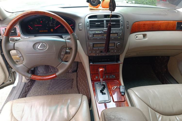 Used Lexus LS 2004 430 Center Console