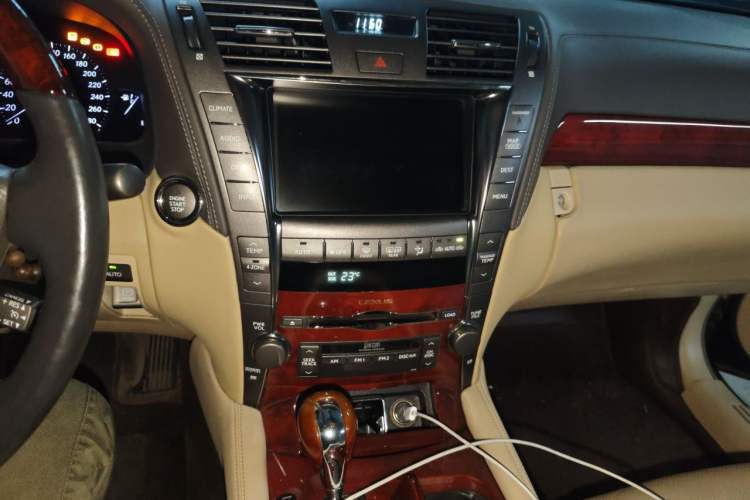 Used Lexus LS 2006 460L Prestige Edition Audio And AC Panel