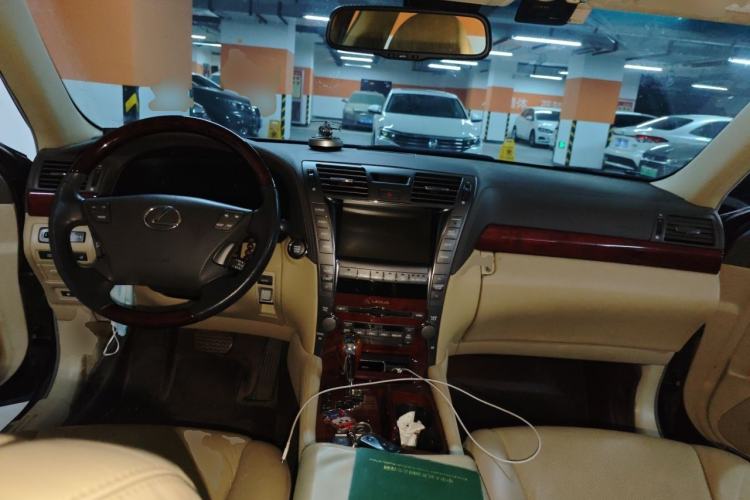 Used Lexus LS 2006 460L Prestige Edition Center Console