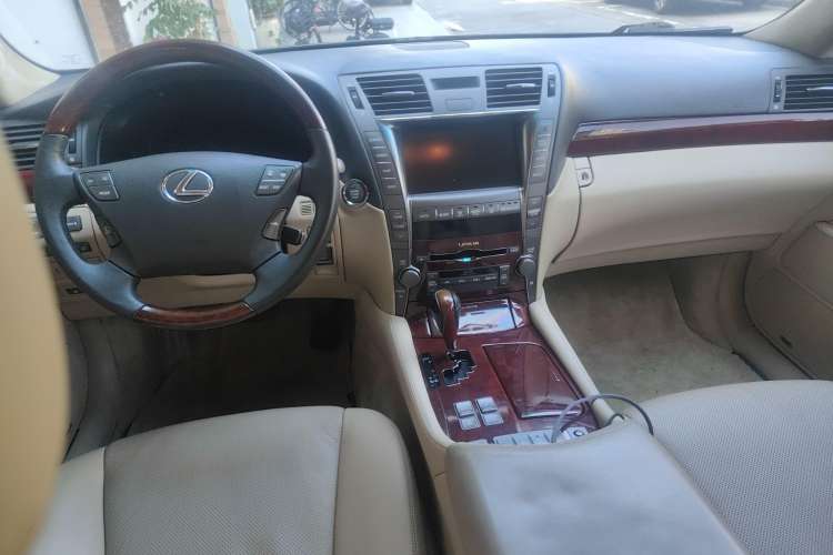 Used Lexus LS 2006 460L Prestige Edition Center Console