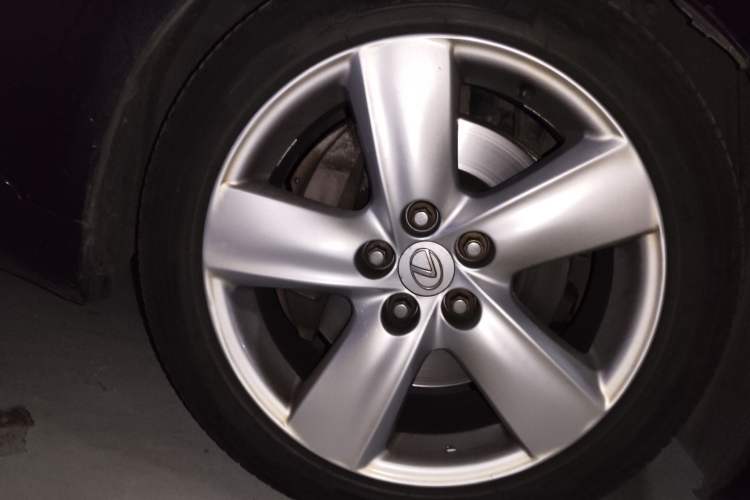 Used Lexus LS 2006 460L Prestige Edition Right Front Wheel Hub