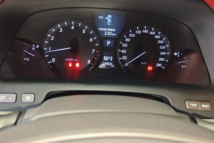 Used Lexus LS 2006 460L Odometer Close Up