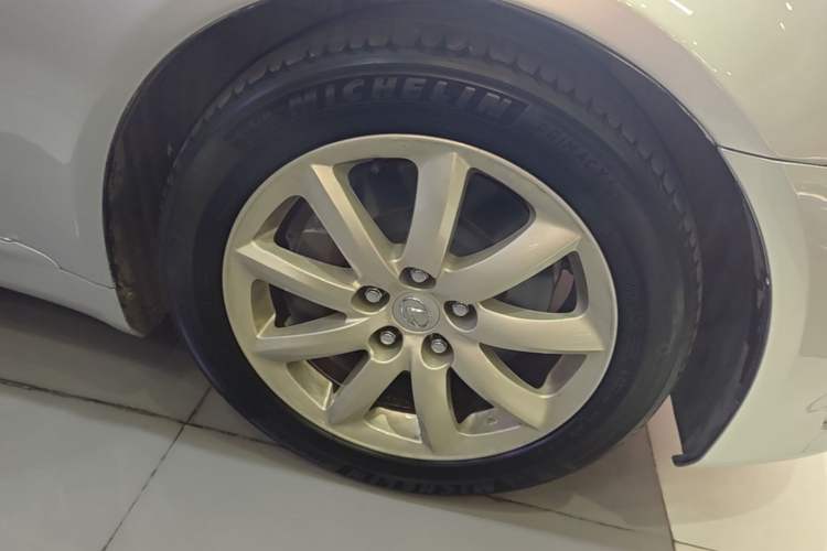 Used Lexus LS 2006 460L Right Front Wheel Hub