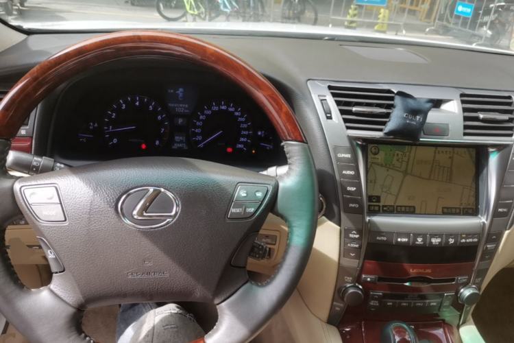 Used Lexus LS 2006 460L Center Console