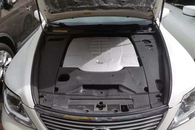 Used Lexus LS 2006 460L Engine Bay