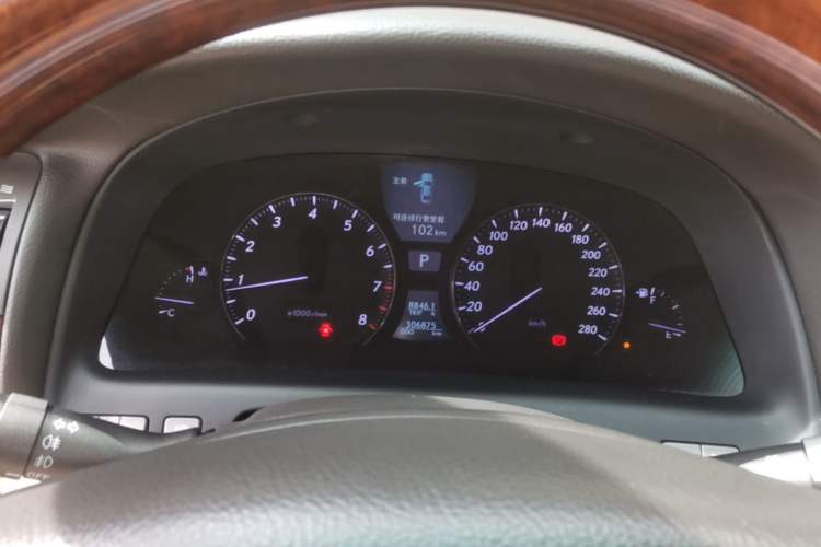 Used Lexus LS 2006 460L Odometer Close Up