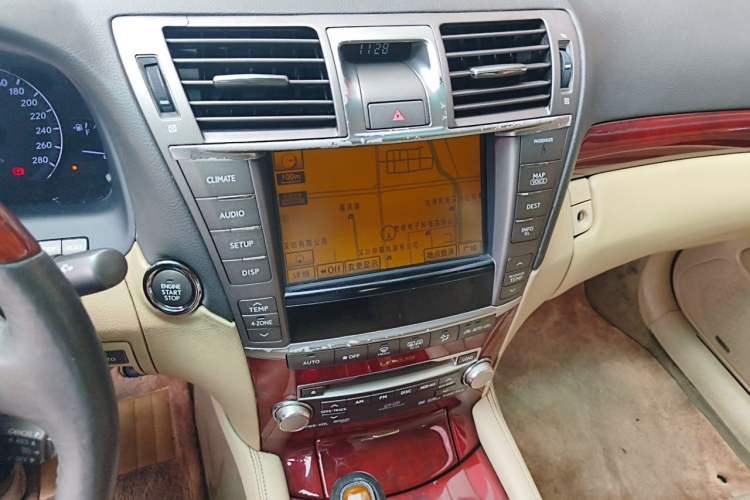 Used Lexus LS 2010 460L Audio And AC Panel