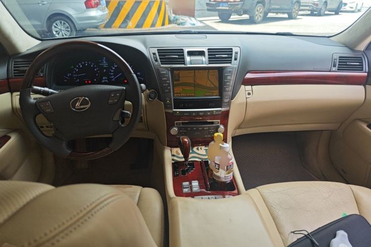 Used Lexus LS 2010 460L Center Console