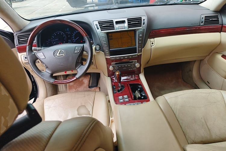 Used Lexus LS 2010 460L Center Console